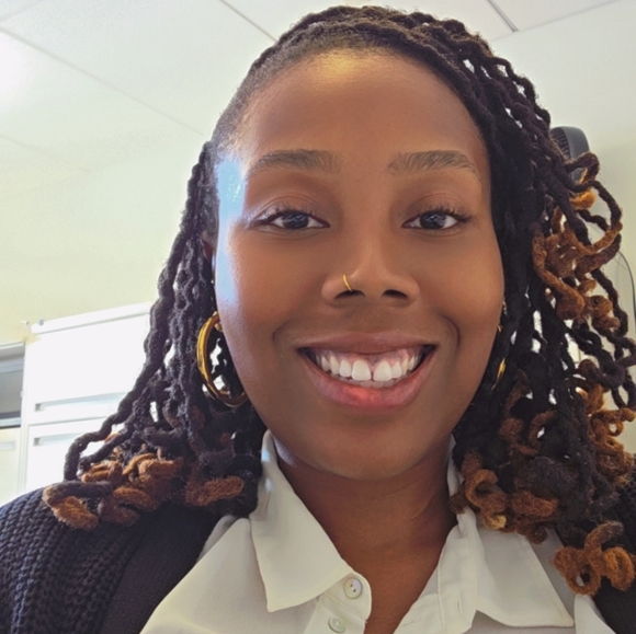 Meet your Posher, Alexis - Picture 1 of 1